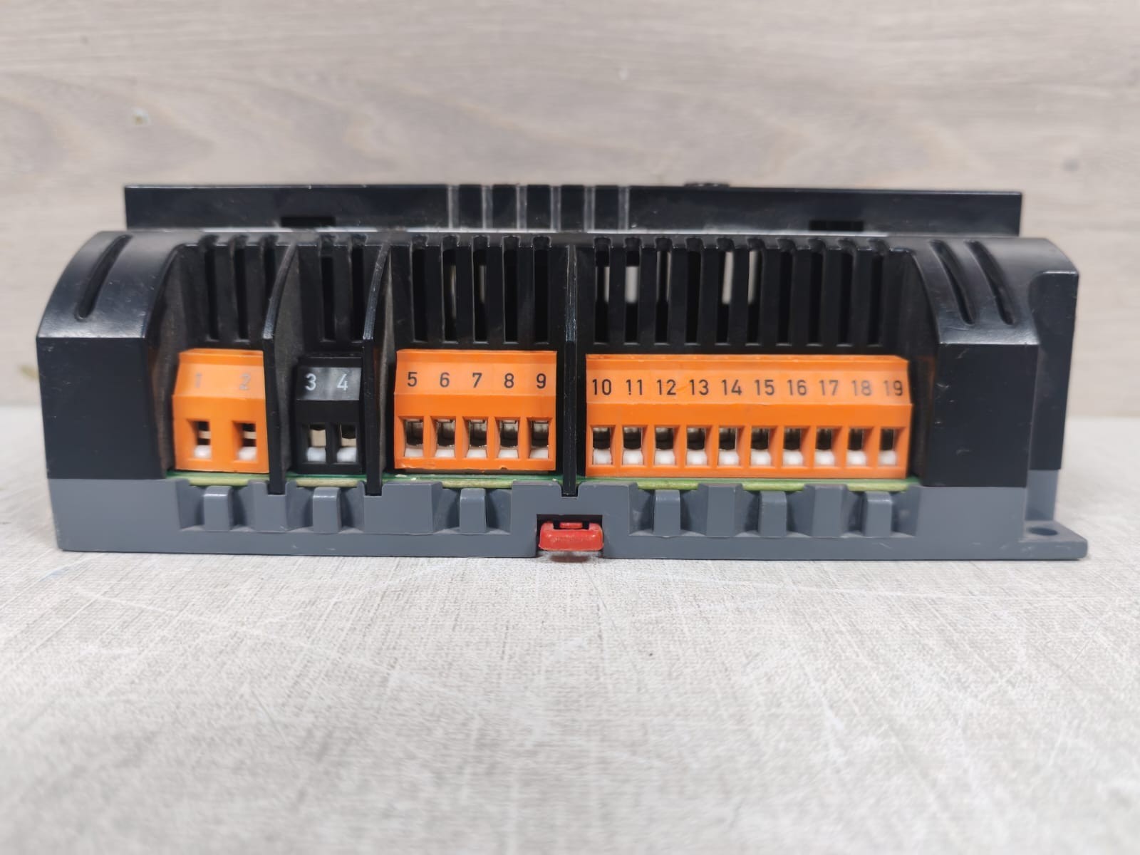 Honeywell HONEYWELL CPO-RS4 HONEYWELL CPO-RS4 4AO 4UI 4 RELAYS 2 TRIACS 8