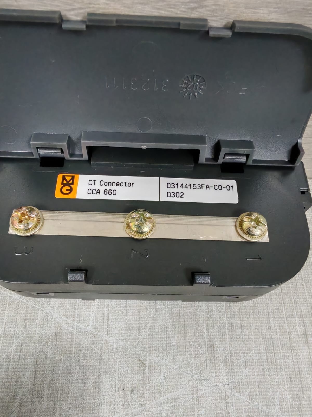 Schneider Electric CCA-660 MERLIN GERIN CT CONNECTOR CCA 660 2