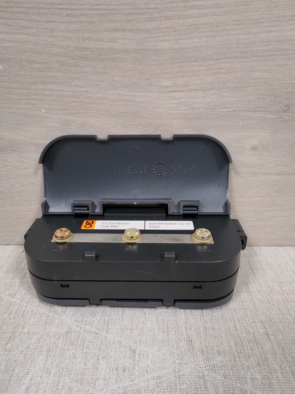 Schneider Electric CCA-660 MERLIN GERIN CT CONNECTOR CCA 660 3