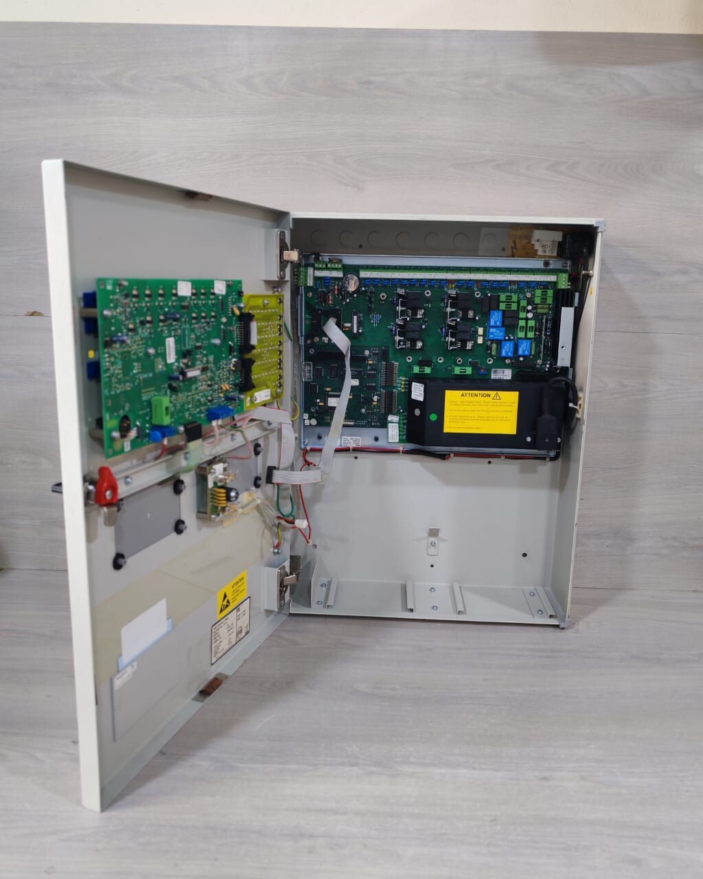 Ziton ZP3 ZITON ZP3 Fire Alarm Panel MB2C-230V-4L / 80803.205 WITH KEY 8
