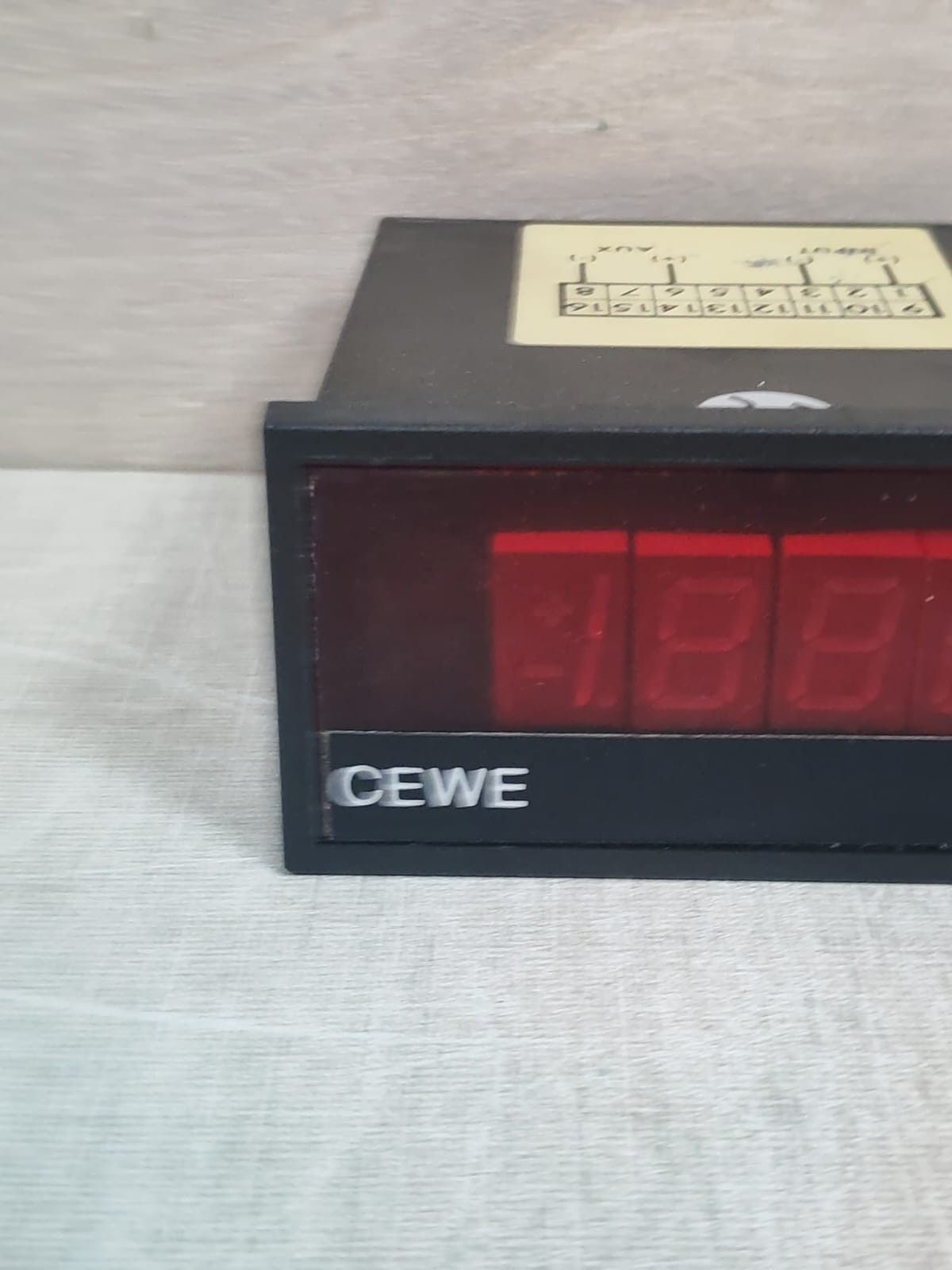 CEWE M300-VAD CEWE M300-VAD DIGITAL PANEL METER 0-144VAC 3