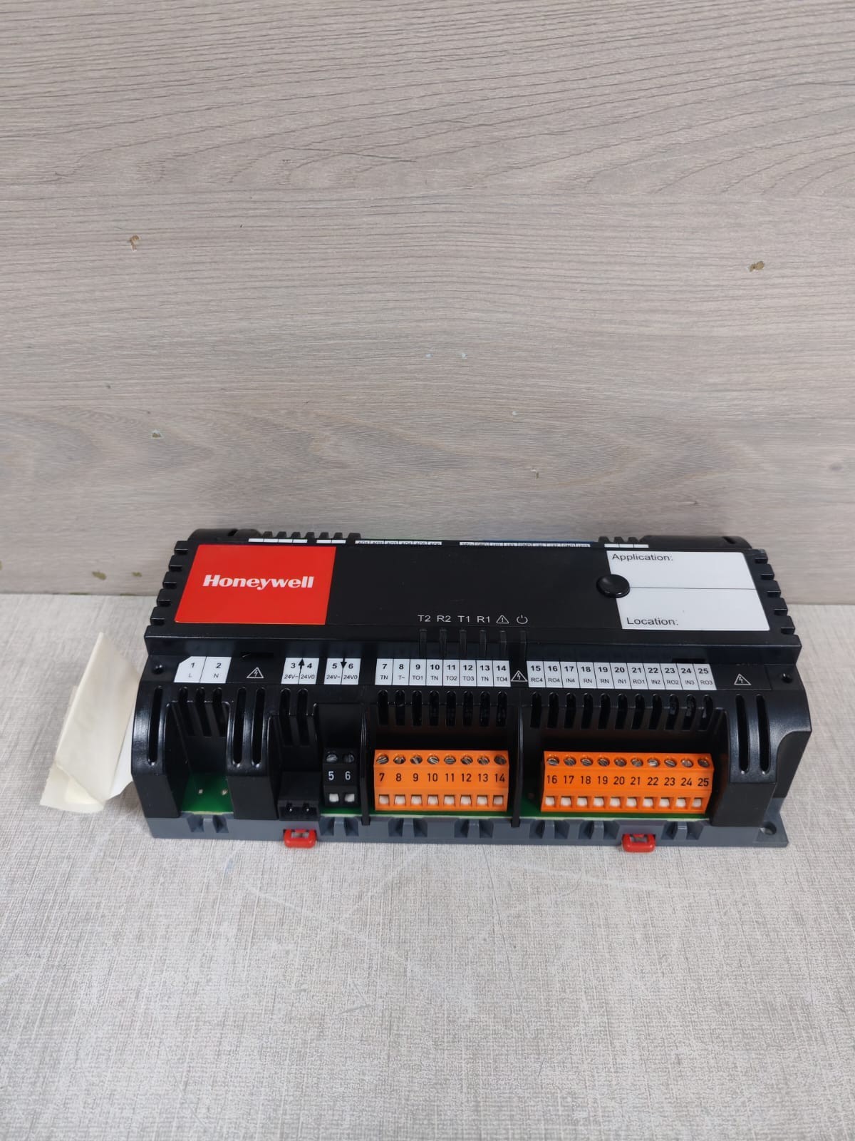 Honeywell HONEYWELL CPO-RL6 HONEYWELL CPO-RL6 6AO, 10UI, 4 RELAYS, 4 TRIACS ROOM CONTROLLER 3