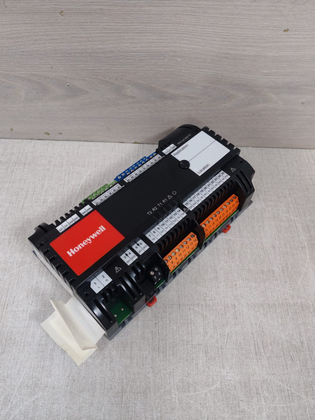 Honeywell HONEYWELL CPO-RL6 HONEYWELL CPO-RL6 6AO, 10UI, 4 RELAYS, 4 TRIACS ROOM CONTROLLER 4