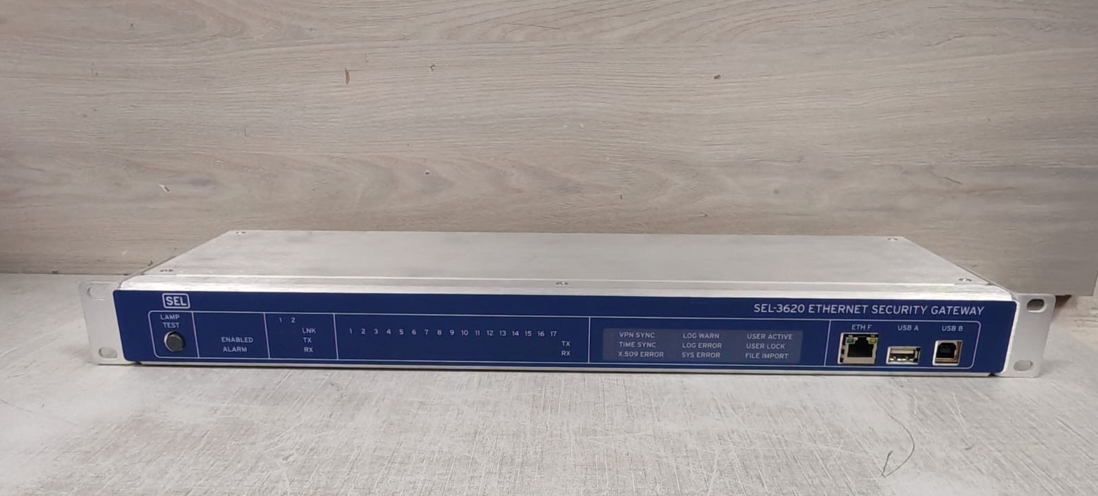 SEL-3620 3620XHA2XXX1 HW V2.0 ETHERNET SECURITY GATEWAY 120/240AC
