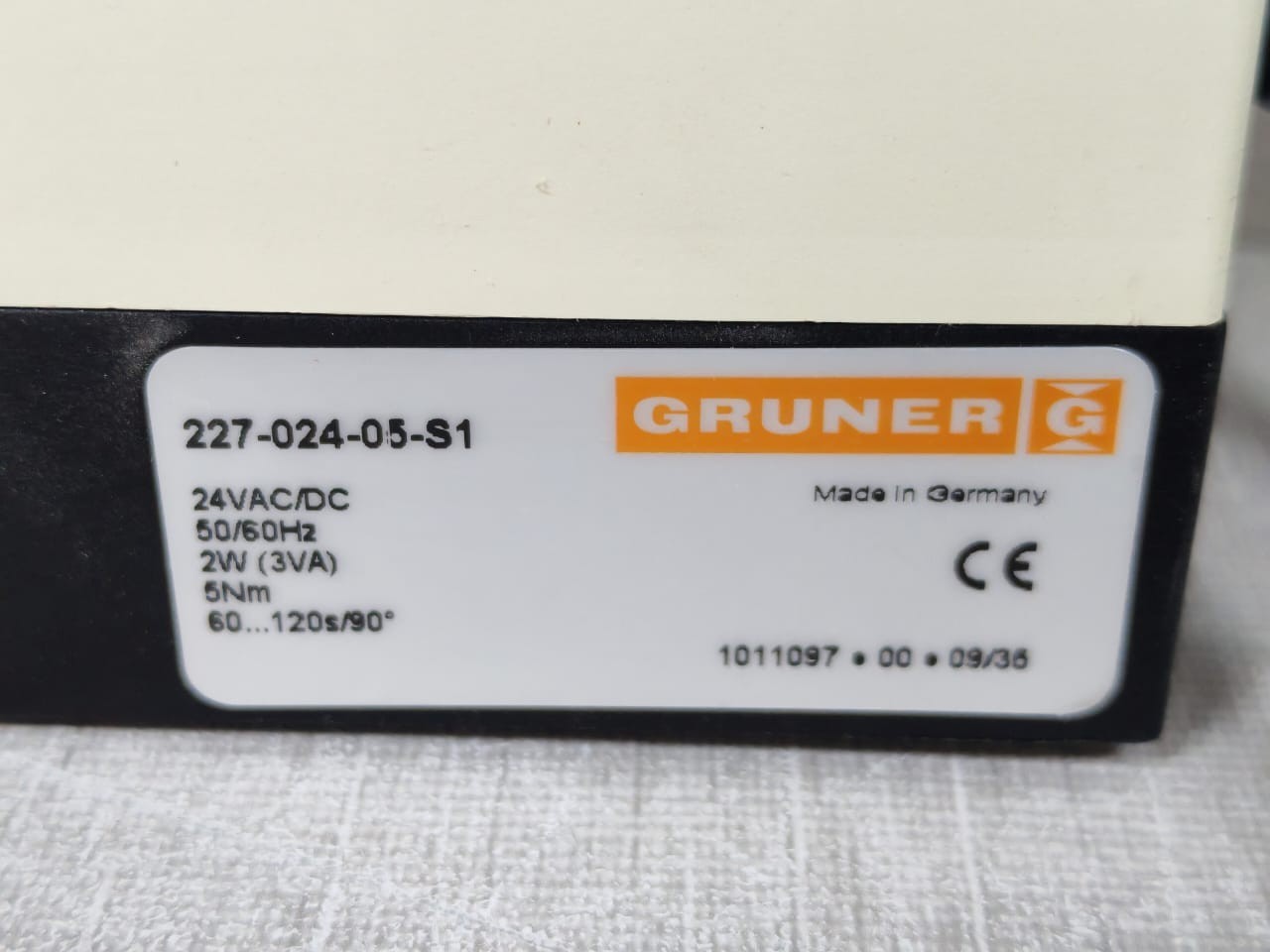 GRUNER 227-024-05-S1 GRUNER 227-024-05-S1 ROTARY ACTUATOR 24VAC/DC 8