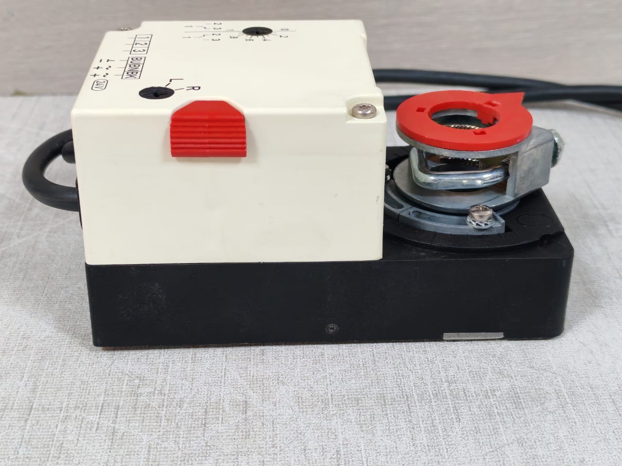 GRUNER 227-024-05-S1 GRUNER 227S-230-05 ROTARY ACTUATOR 230VAC - W/O ORIG.BOX 8