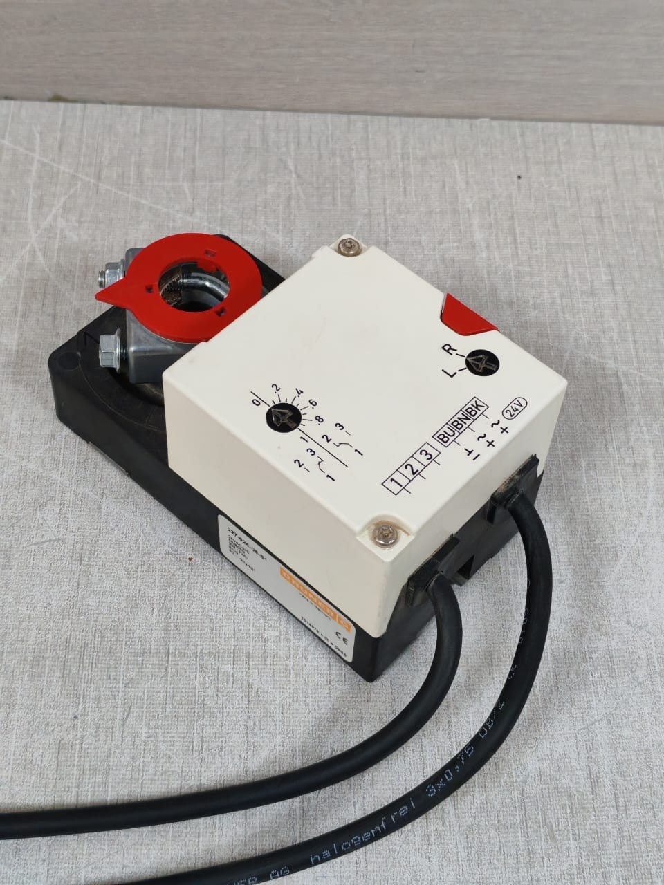 GRUNER 227-024-08-S1 GRUNER 227-024-08-S1 ROTARY ACTUATOR 24VAC/DC 4