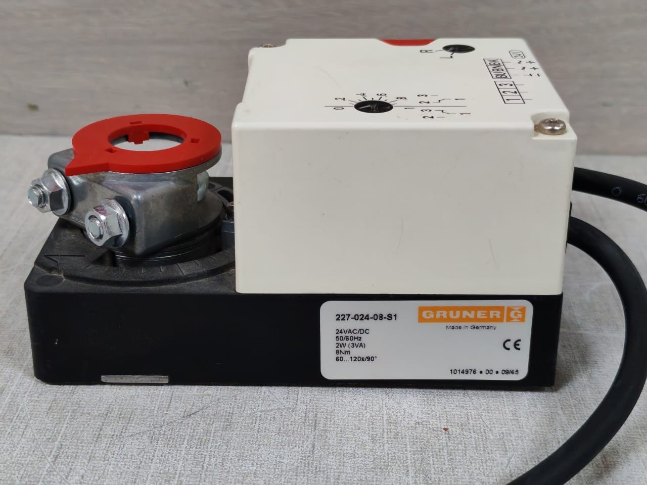 GRUNER 227-024-08-S1 GRUNER 227-024-08-S1 ROTARY ACTUATOR 24VAC/DC 8