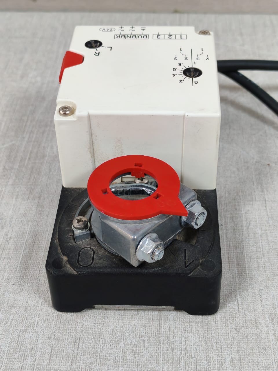 GRUNER 227-024-08-S1 GRUNER 227-024-08-S1 ROTARY ACTUATOR 24VAC/DC 9