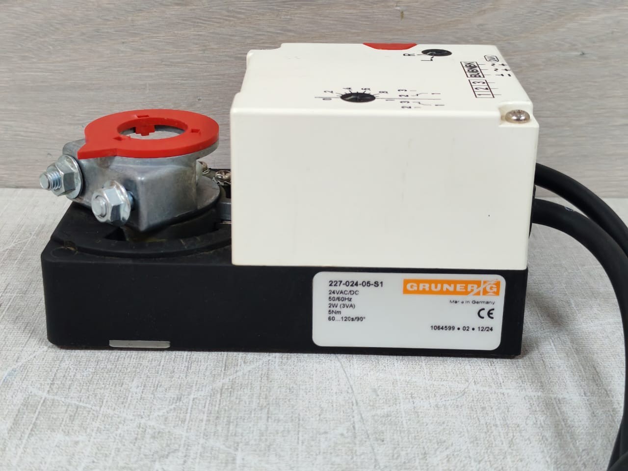 GRUNER 227-024-05-S1 GRUNER 227-024-05-S1 ROTARY ACTUATOR 24VAC/DC 8