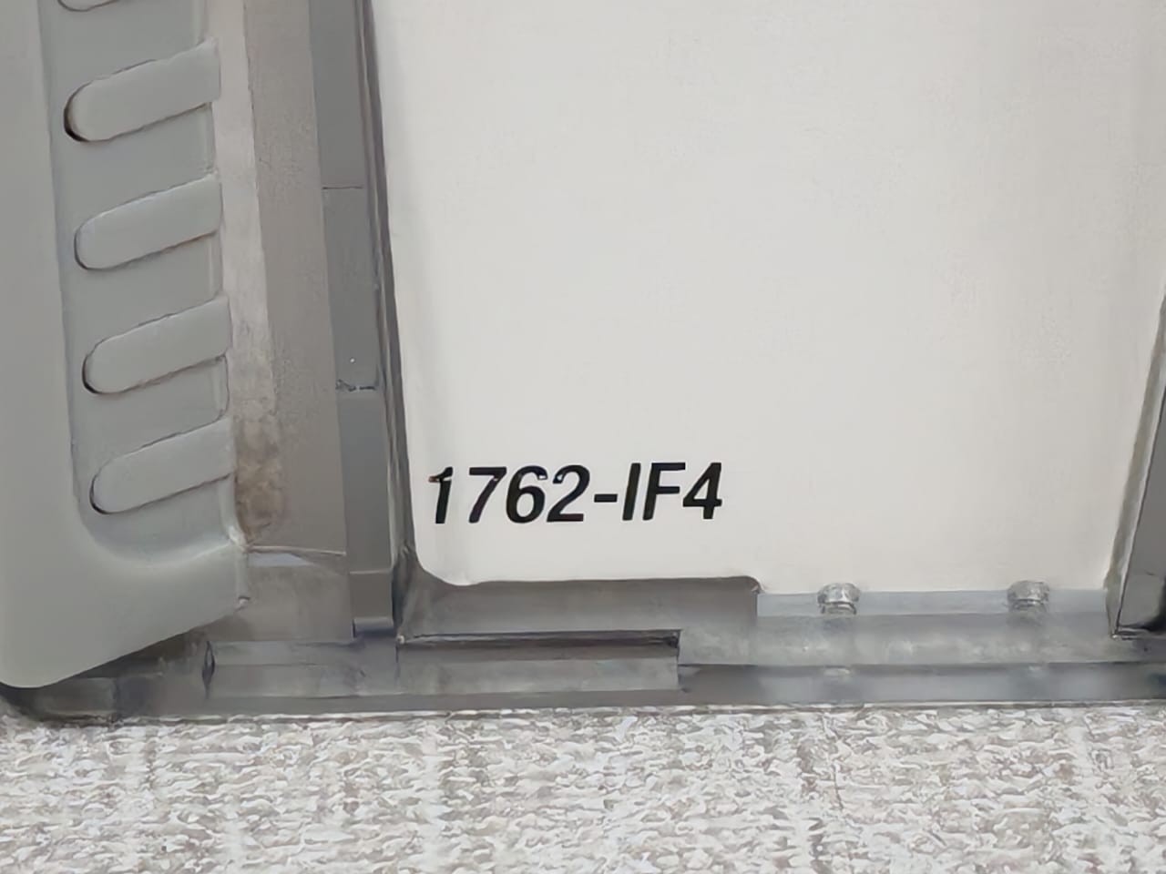 Allen-Bradley 1762-IF4 Allen-Bradley 1762-IF4 Ser A Rev B 4 CH MicroLogix Analog Input Module 8