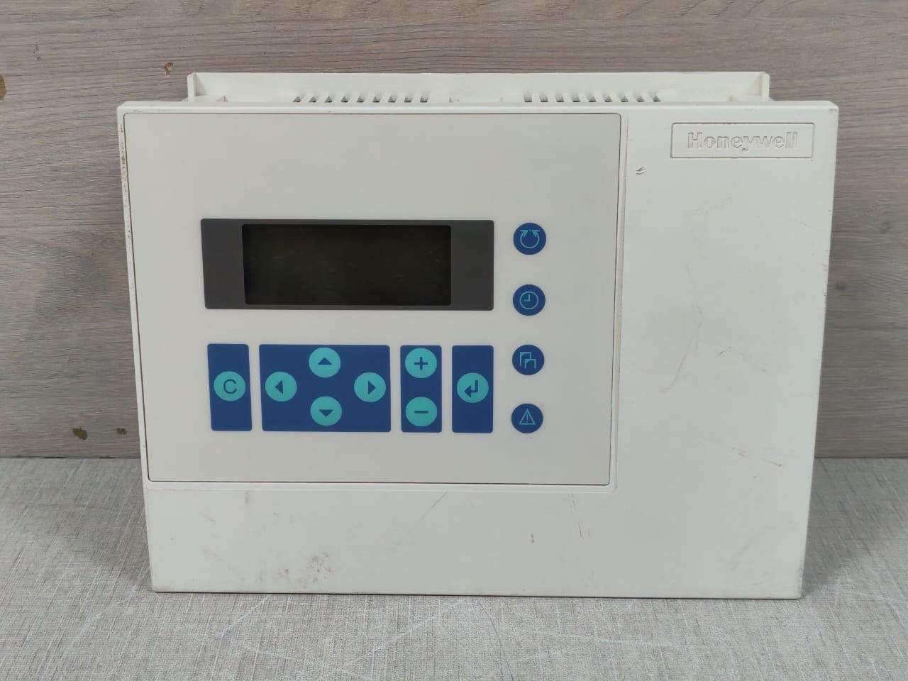 Honeywell XL50A-UMMIPCCBLON HONEYWELL XL50A-UMMIPCCBLON FW:2.08.00 BUILDING CONTROLLER 24VAC-TRIED & TESTED 3