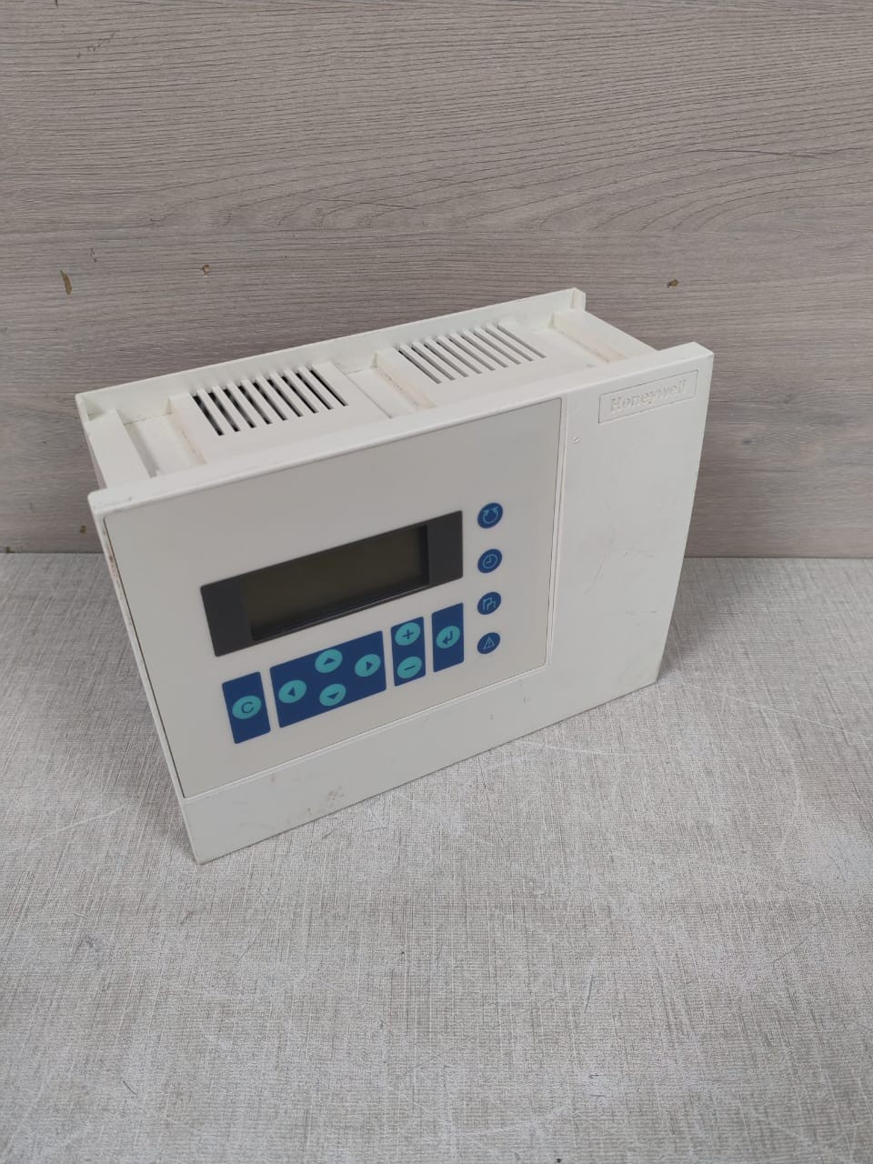 Honeywell XL50A-UMMIPCCBLON HONEYWELL XL50A-UMMIPCCBLON FW:2.08.00 BUILDING CONTROLLER 24VAC-TRIED & TESTED 5