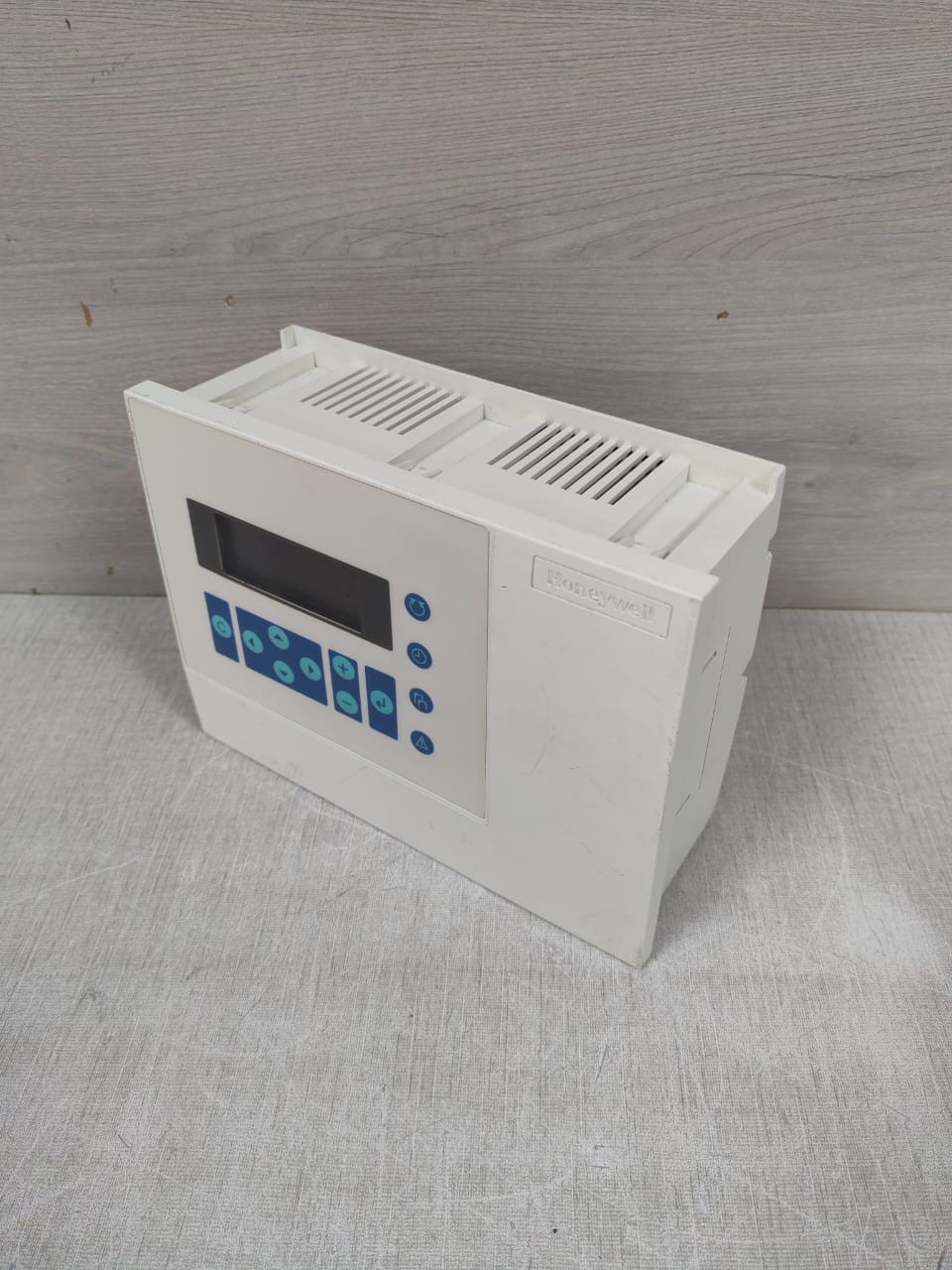Honeywell XL50A-UMMIPCCBLON HONEYWELL XL50A-UMMIPCCBLON FW:2.08.00 BUILDING CONTROLLER 24VAC-TRIED & TESTED 6
