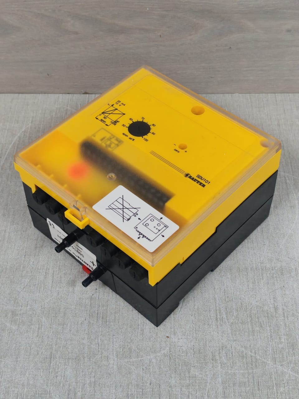 SAUTER SDU101 F001 A0811 SAUTER SDU101 F001 A0811 DIFFERENTIAL PRESSURE TRANSCUDER 8