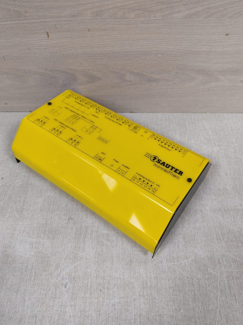 Sauter EYR-203 SAUTER EYR 203 F001 NOVAFLEX UNIVERSAL CONTROLLER 24V 6