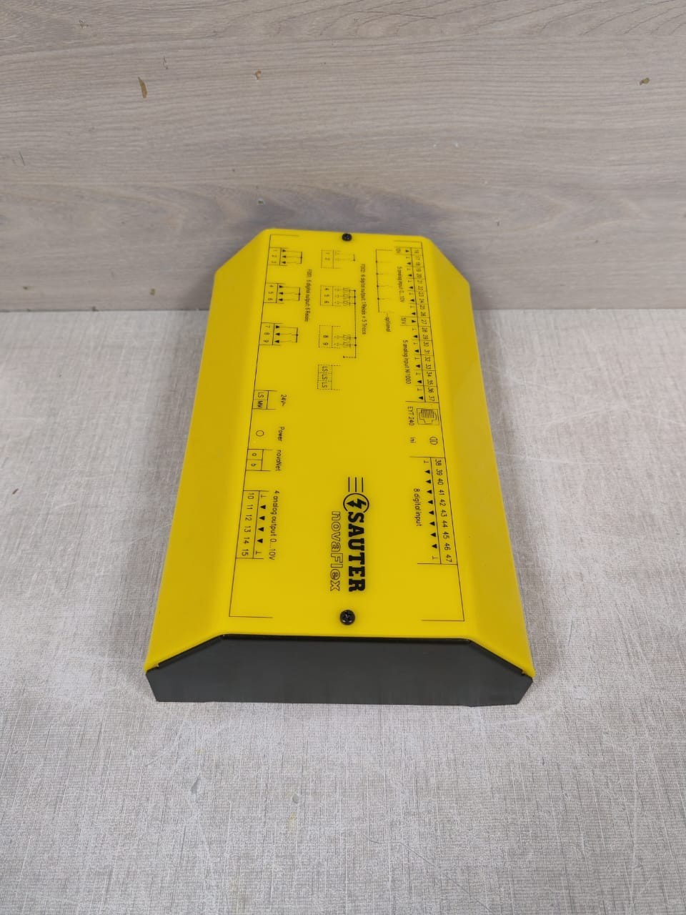 Sauter EYR-203 SAUTER EYR 203 F001 NOVAFLEX UNIVERSAL CONTROLLER 24V 8