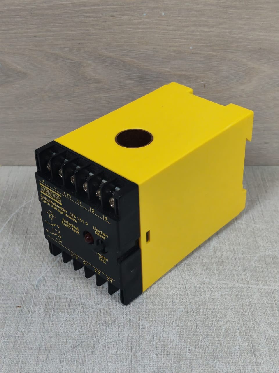 Bender US151P-1 BENDER US151P-1 B918374 EARTH FAULT MONITOR 3