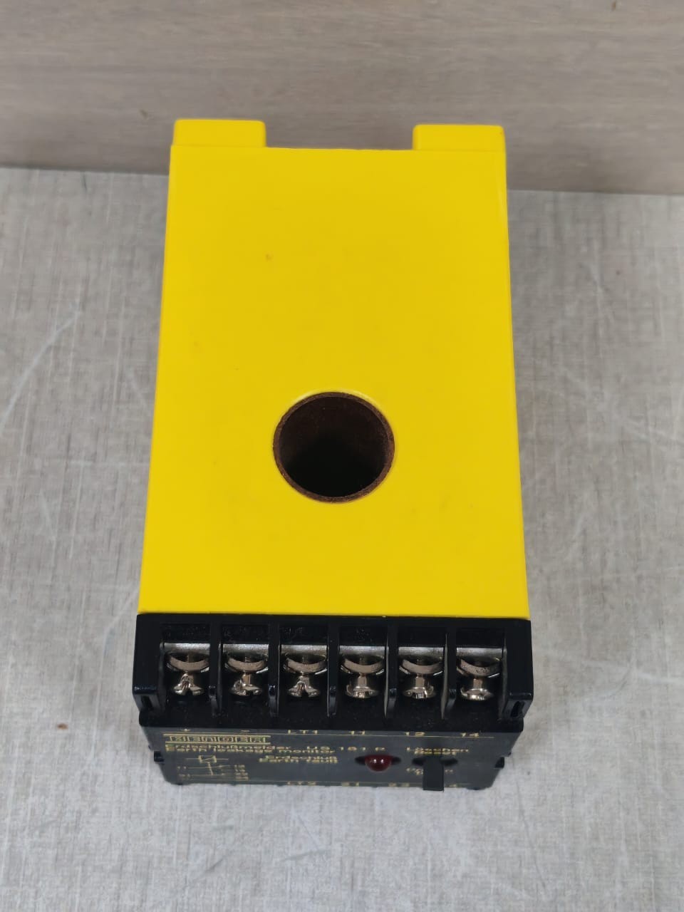 Bender US151P-1 BENDER US151P-1 B918374 EARTH FAULT MONITOR 8