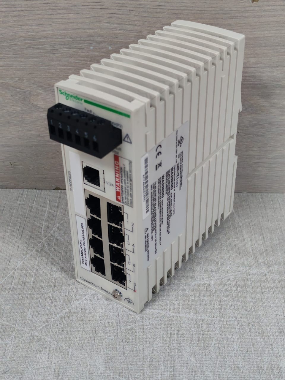 Schneider Electric TCSESB083F23F0 SCHNEIDER ELECTRIC TCSESB083F23F0 CONNEXIUM BASIC SWITCH 8TX 4