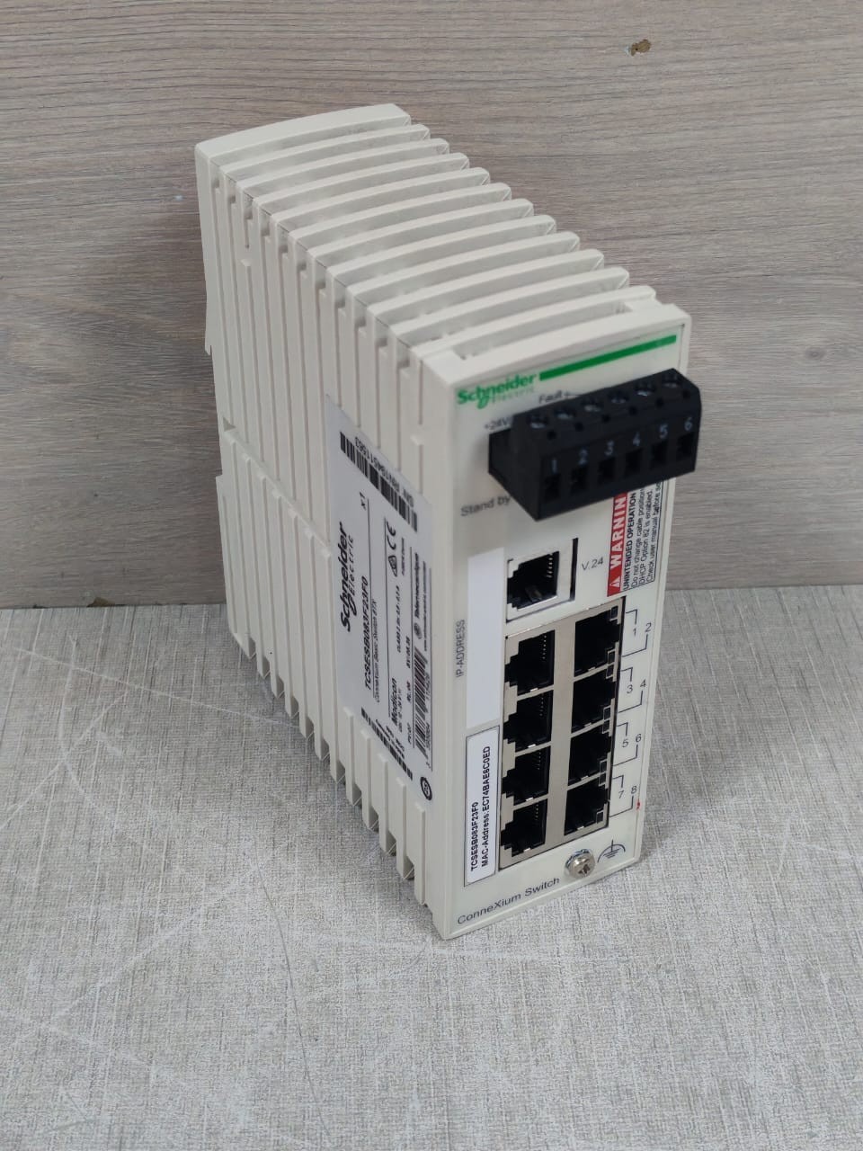 Schneider Electric TCSESB083F23F0 SCHNEIDER ELECTRIC TCSESB083F23F0 CONNEXIUM BASIC SWITCH 8TX 5