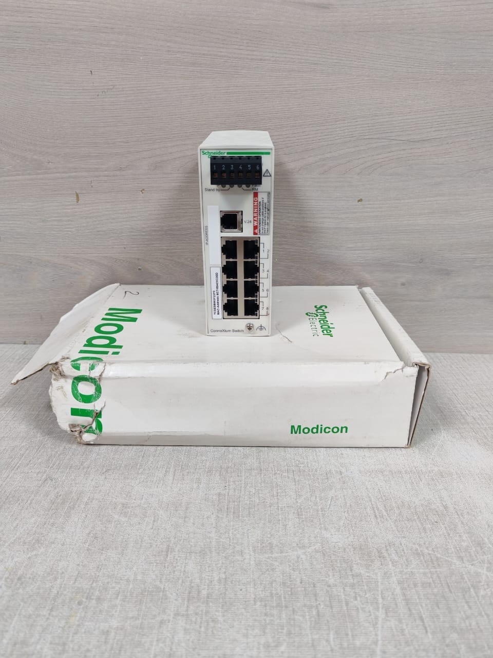 SCHNEIDER ELECTRIC TCSESB083F23F0 CONNEXIUM BASIC SWITCH 8TX