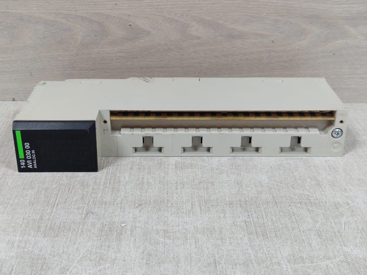 Schneider Electric 140AVI0300 SCHNEIDER ELECTRIC 140AVI0300 ANALOG INPUT 8CH BIPOLAR 3
