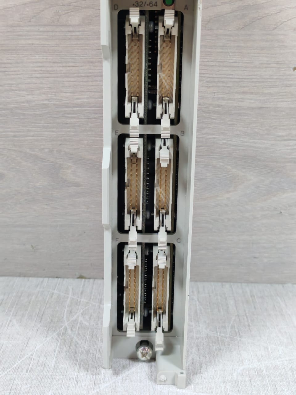 Schneider Electric 140DDO36400 SCHNEIDER ELECTRIC 140DDO36400 DISCRETE OUTPUT MODULE 6X16 SOURCE 3