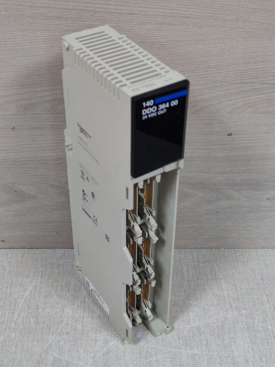 Schneider Electric 140DDO36400 SCHNEIDER ELECTRIC 140DDO36400 DISCRETE OUTPUT MODULE 6X16 SOURCE 5