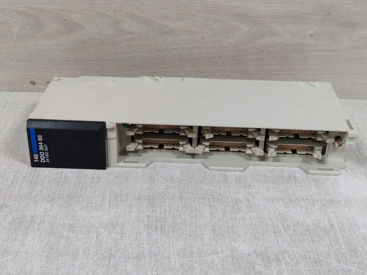 Schneider Electric 140DDO36400 SCHNEIDER ELECTRIC 140DDO36400 DISCRETE OUTPUT MODULE 6X16 SOURCE 6