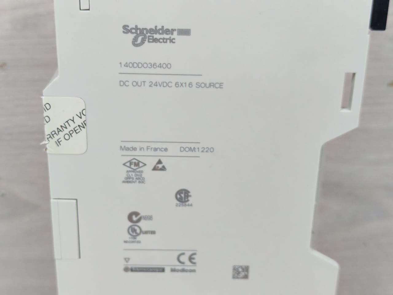 Schneider Electric 140DDO36400 SCHNEIDER ELECTRIC 140DDO36400 DISCRETE OUTPUT MODULE 6X16 SOURCE 7