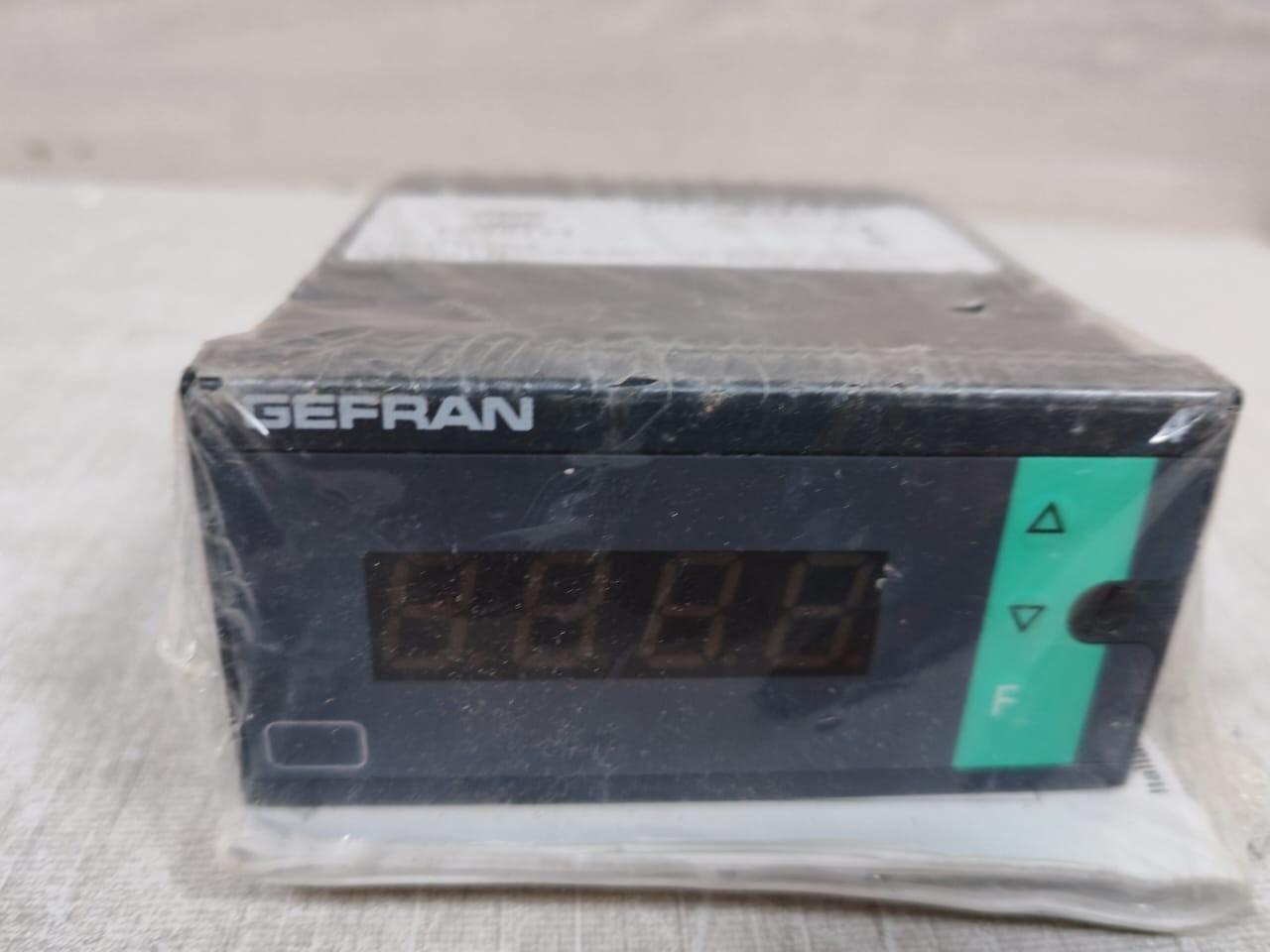Gefran F000171 GEFRAN 4T-96-4-00-0 F000171 F/W:3.24 TEMPERATURE CONTROLLER 2