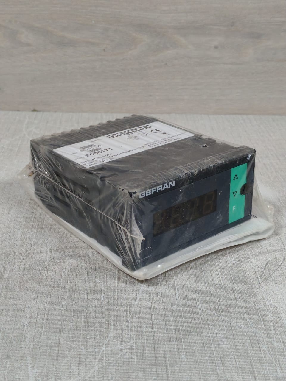 Gefran F000171 GEFRAN 4T-96-4-00-0 F000171 F/W:3.24 TEMPERATURE CONTROLLER 3