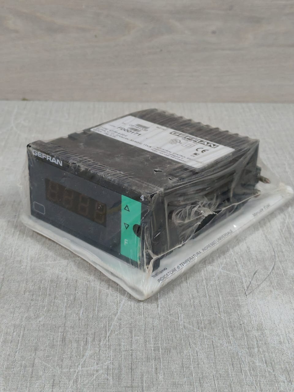 Gefran F000171 GEFRAN 4T-96-4-00-0 F000171 F/W:3.24 TEMPERATURE CONTROLLER 4