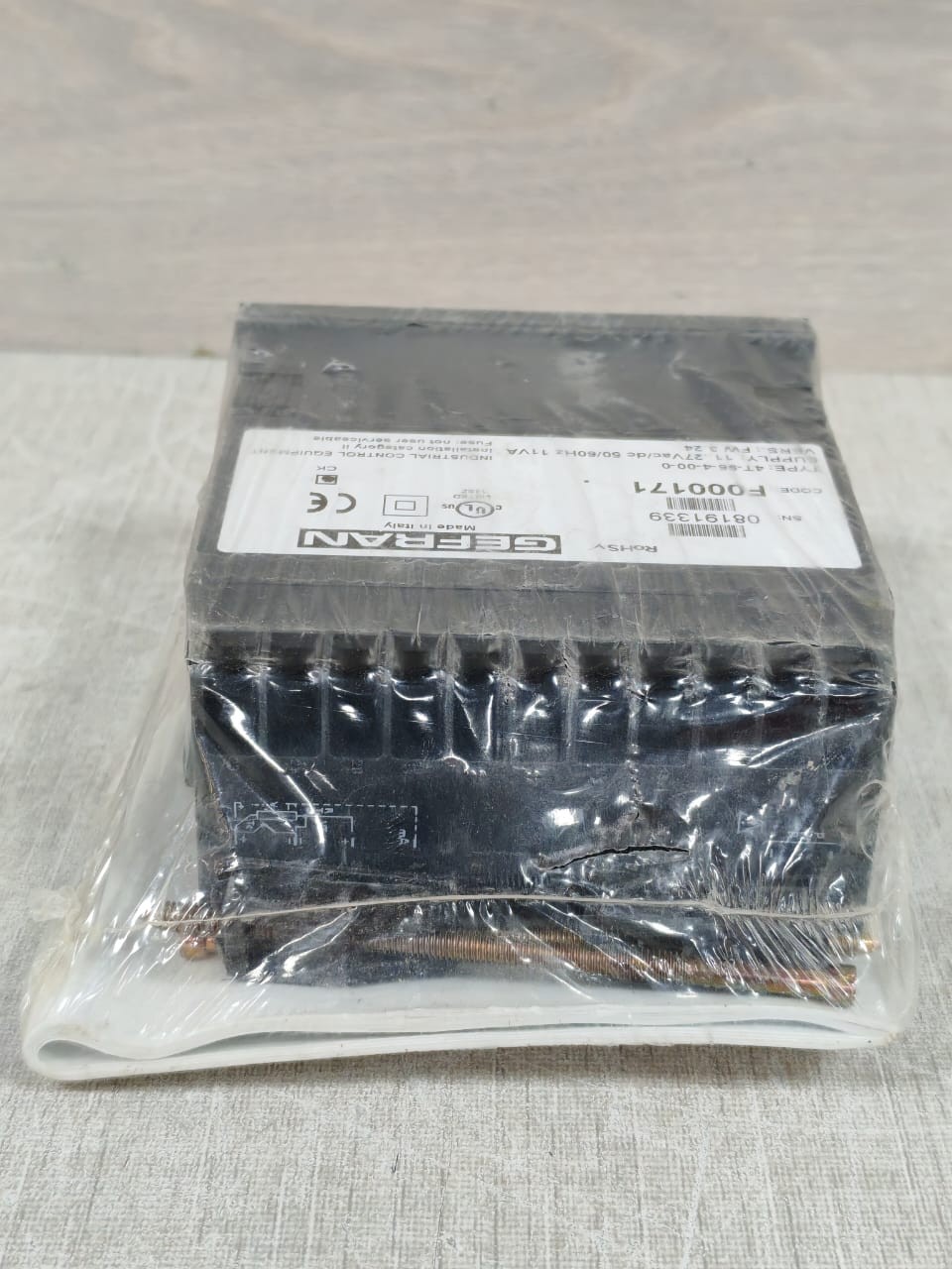 Gefran F000171 GEFRAN 4T-96-4-00-0 F000171 F/W:3.24 TEMPERATURE CONTROLLER 9