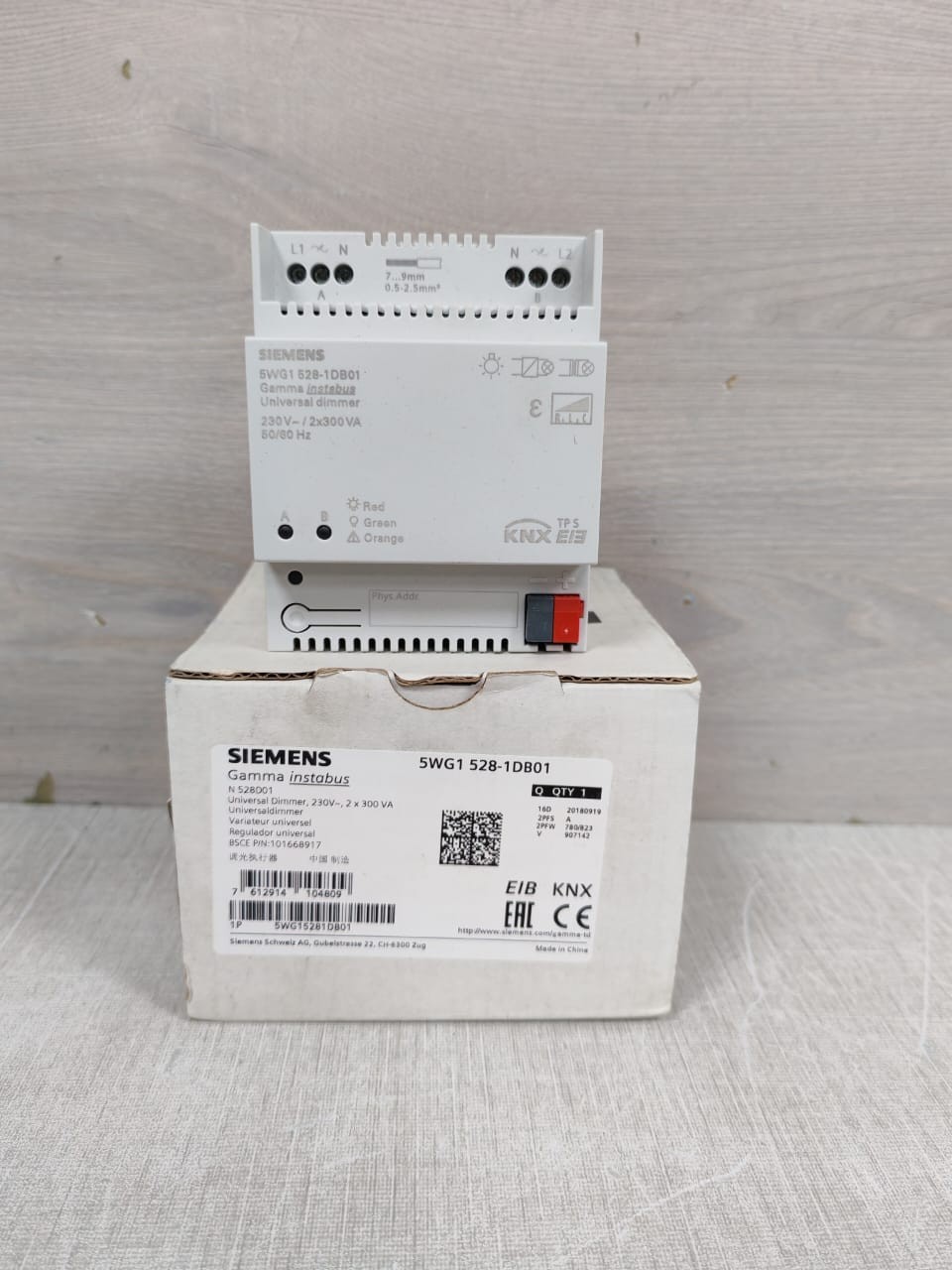 SIEMENS 5WG1 528-1DB01 UNIVERSAL DIMMER 230V 50/60 Hz