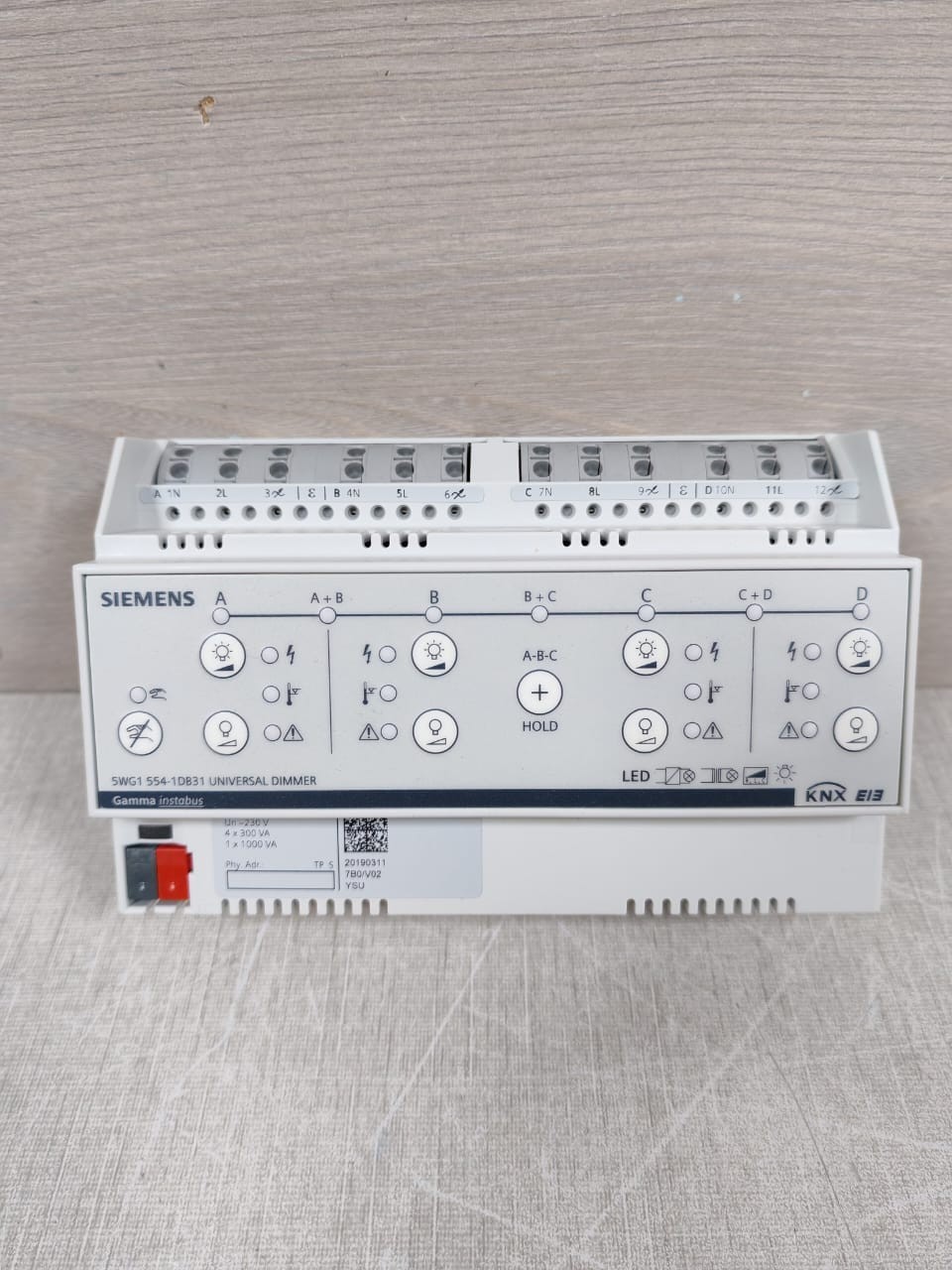 Siemens SIEMENS 5WG1 554-1DB31 SIEMENS 5WG1 554-1DB31 GAMMA INSTABUS UNIVERSAL DIMMER 2