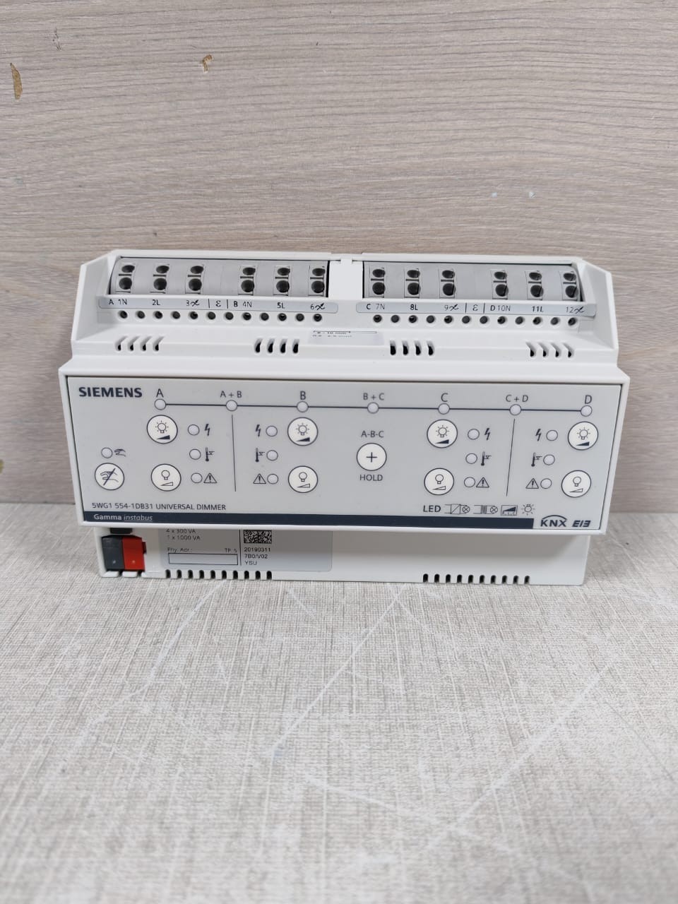 SIEMENS 5WG1 554-1DB31 GAMMA INSTABUS UNIVERSAL DIMMER