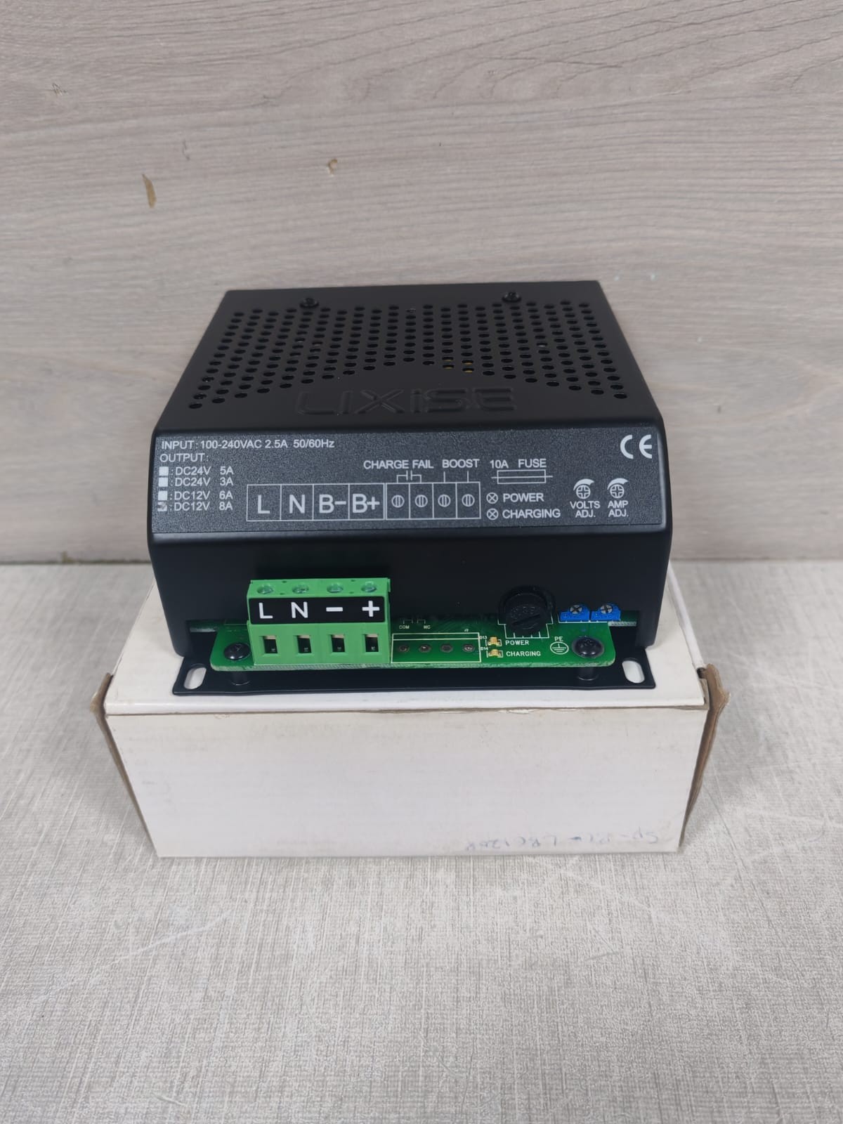LIXISE LBC1208 BATTERY CHARGER