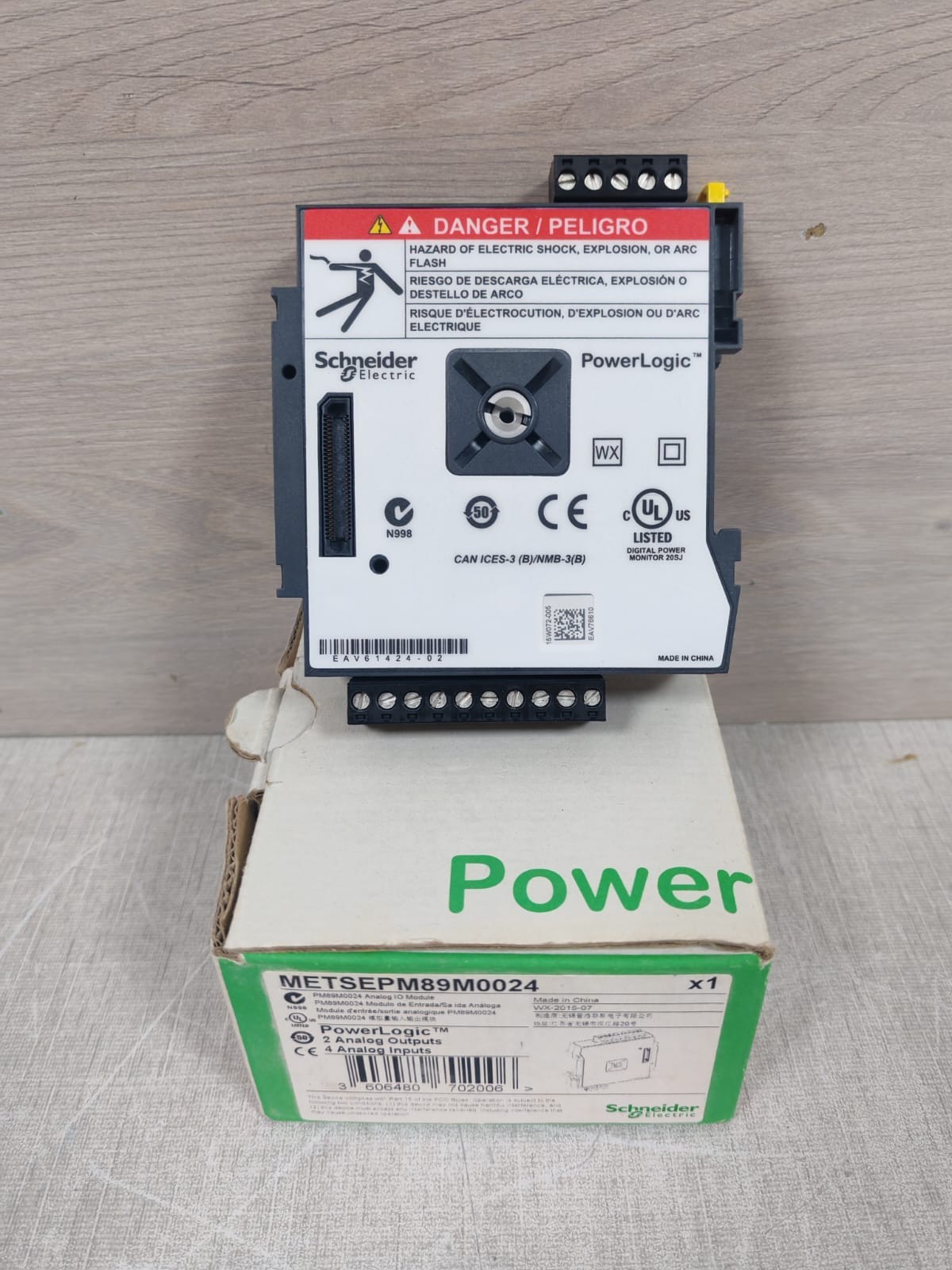 Schneider METSEPM89M0024 Schneider Electric METSEPM89M0024 PowerLogic I/O Module 2