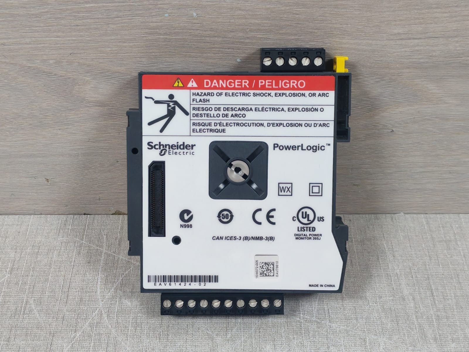 Schneider METSEPM89M0024 Schneider Electric METSEPM89M0024 PowerLogic I/O Module 3