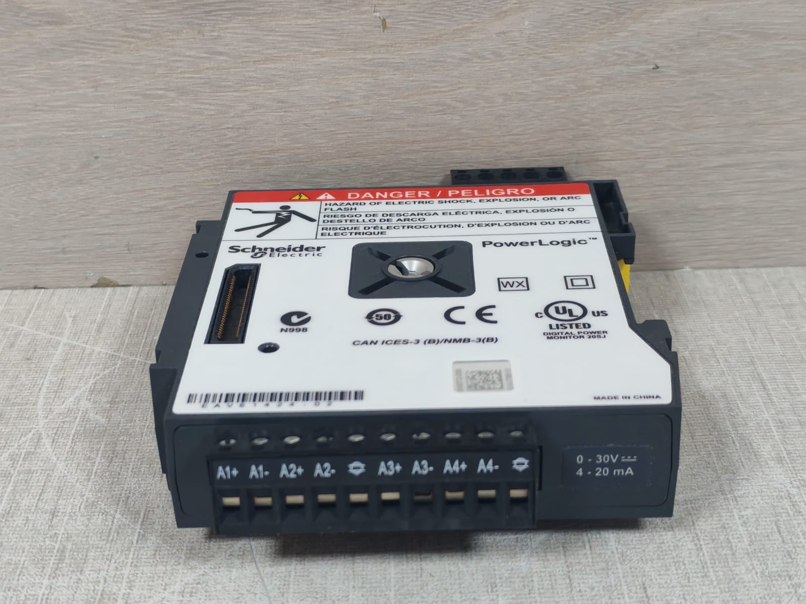 Schneider METSEPM89M0024 Schneider Electric METSEPM89M0024 PowerLogic I/O Module 8