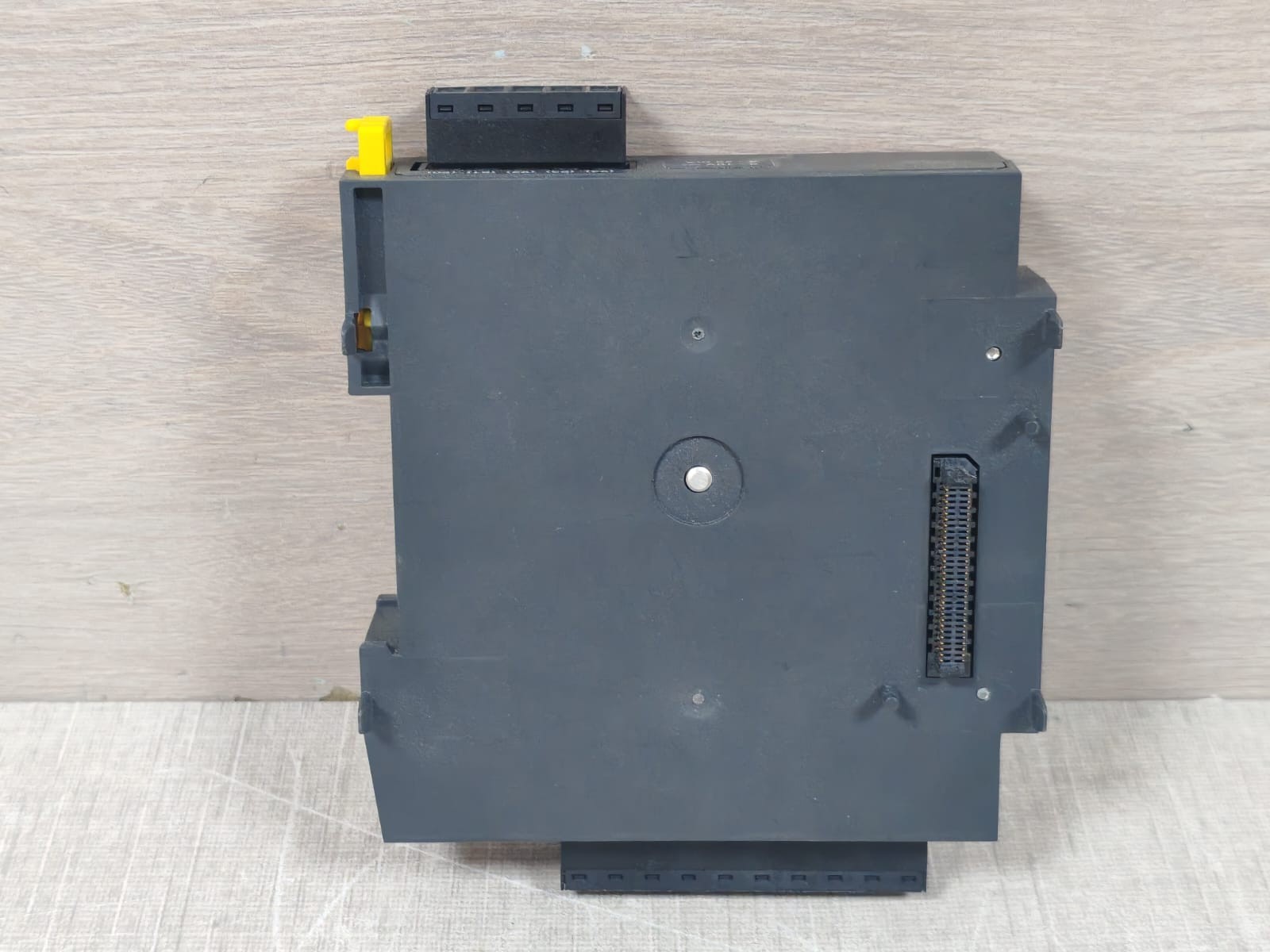 Schneider METSEPM89M0024 Schneider Electric METSEPM89M0024 PowerLogic I/O Module 10