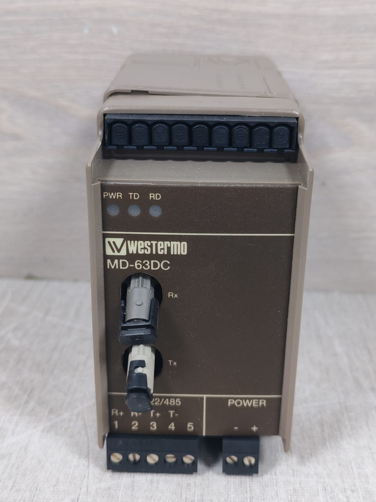 Westermo 3071-0001 Westermo MD-63 ST 820NM Fiber Optic Modem 3071-0001 2