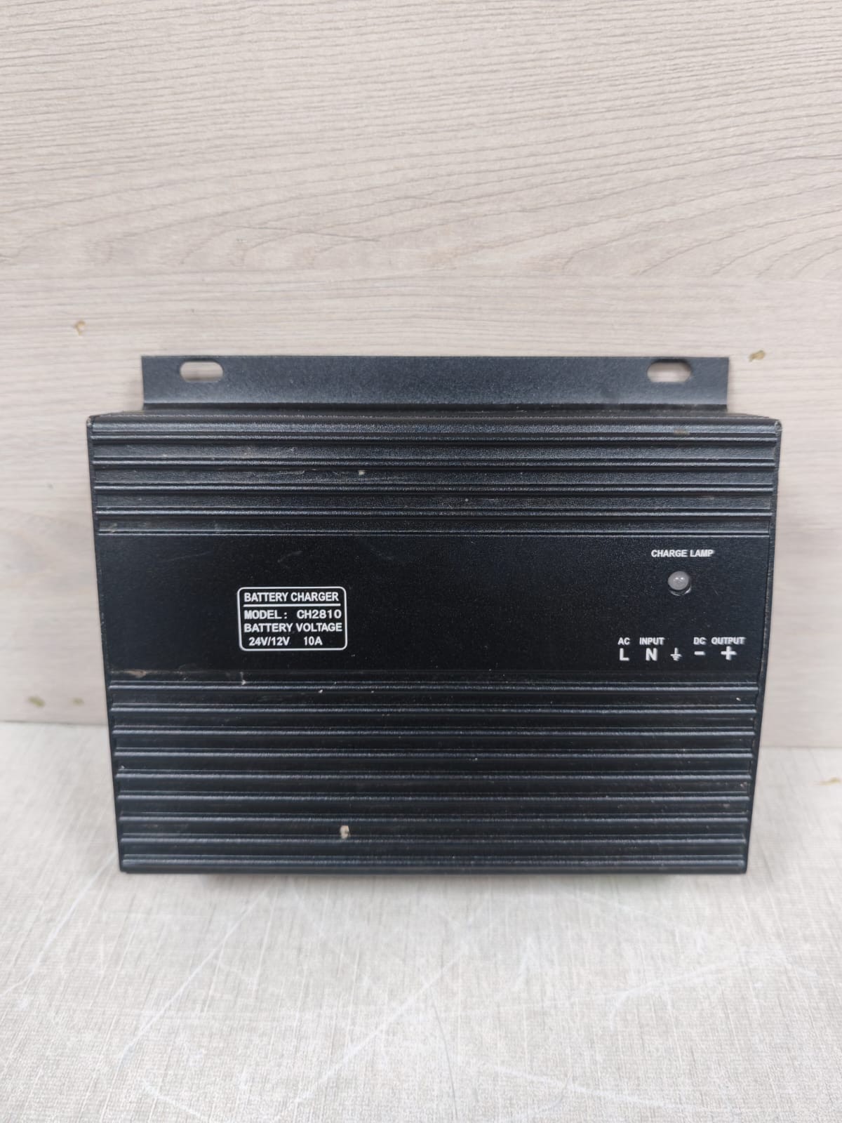 Unbranded CH2810 CH2810 BATTERY CHARGER 24V/12V 10A 2