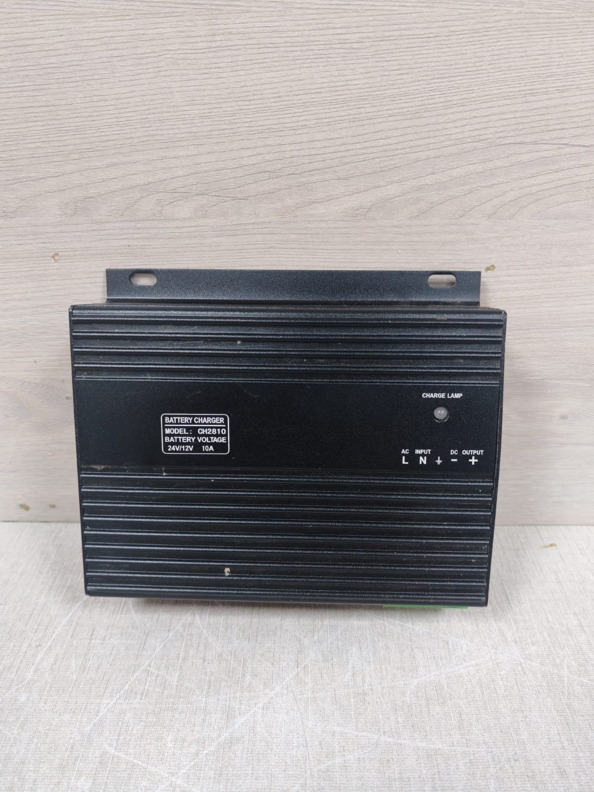 CH2810 BATTERY CHARGER 24V/12V 10A