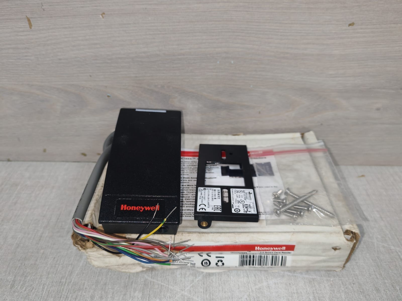Honeywell OM30BHOND Honeywell OM30BHOND Omni Class 2.0 Smart Card Reader 2