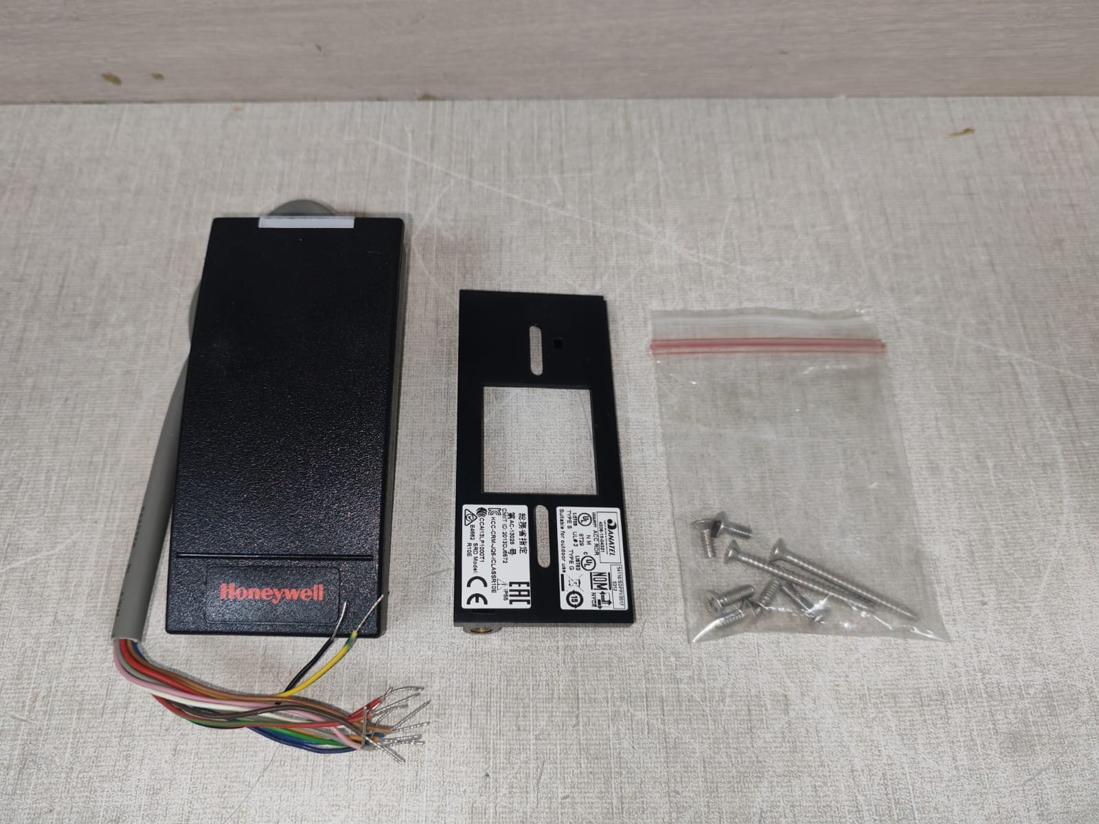 Honeywell OM30BHOND Honeywell OM30BHOND Omni Class 2.0 Smart Card Reader 3
