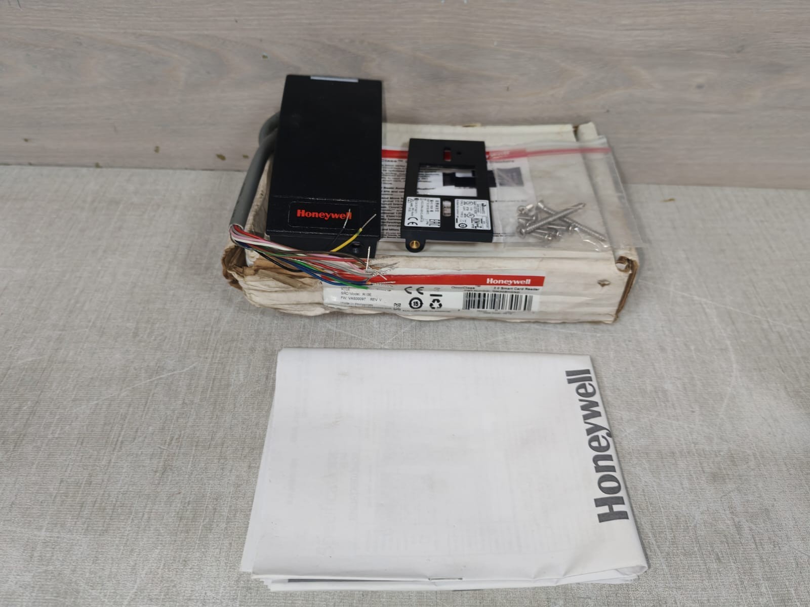 Honeywell OM30BHOND Omni Class 2.0 Smart Card Reader