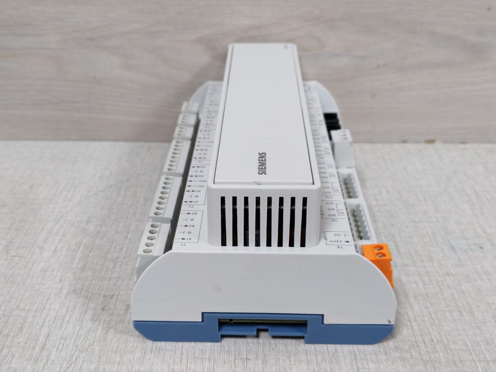 Siemens Siemens POL687 Siemens POL687.00/STD HVAC Controller 8
